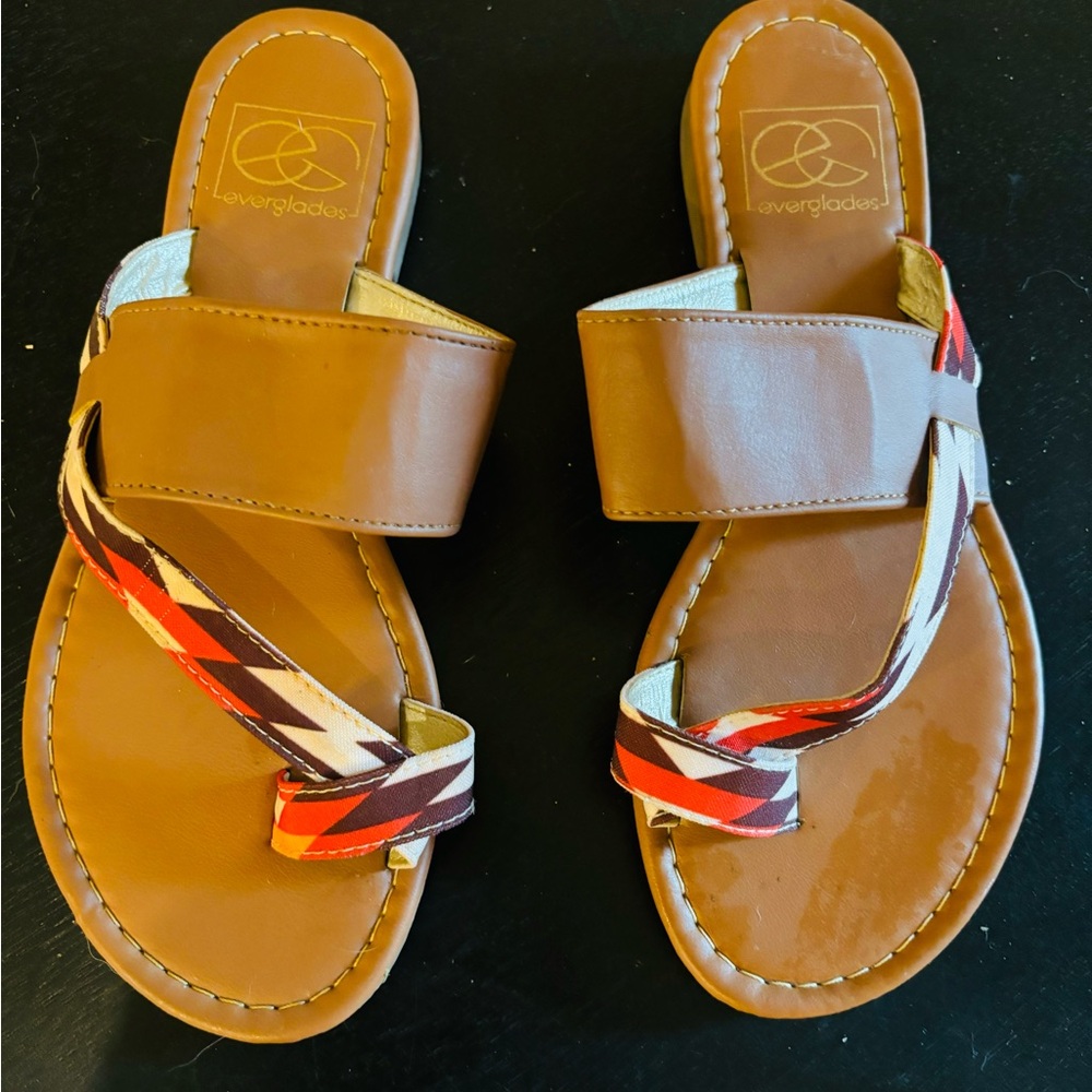 Women’s flat summer sandal , size 6